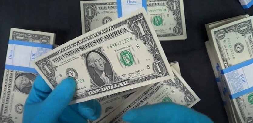 Dollar and Euro Exchange Rate by the End of May: Analyst Warns of Alarming Signals for Ukraine
