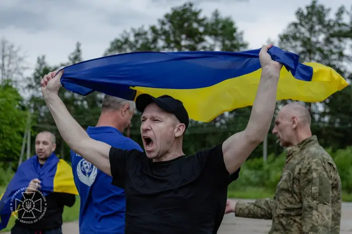 The SBU presented exclusive photos and videos of the prisoner exchange