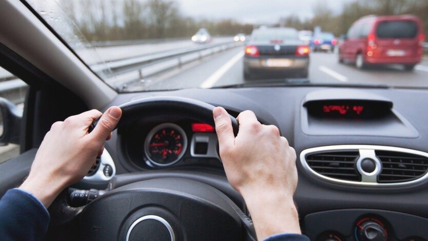 In der Ukraine wurden Einschränkungen für Fahrer eingeführt: In welchem Alter ist es verboten, hinter das Steuer zu sitzen