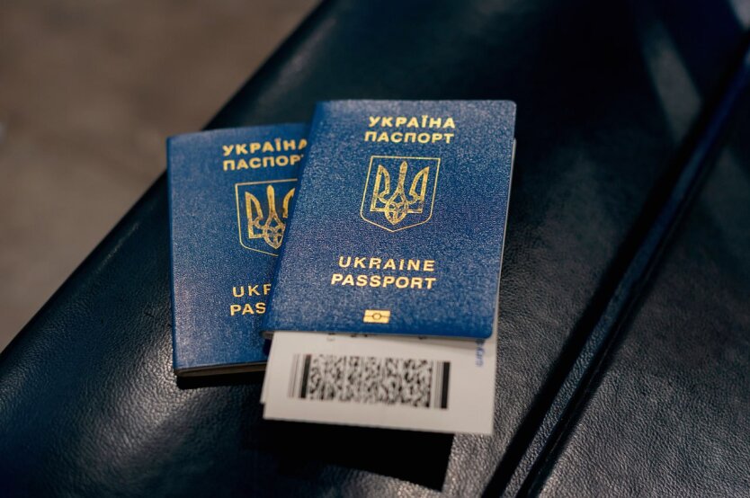 Украинцам за границей дали время до 1 июня: необходимо срочно забрать документы