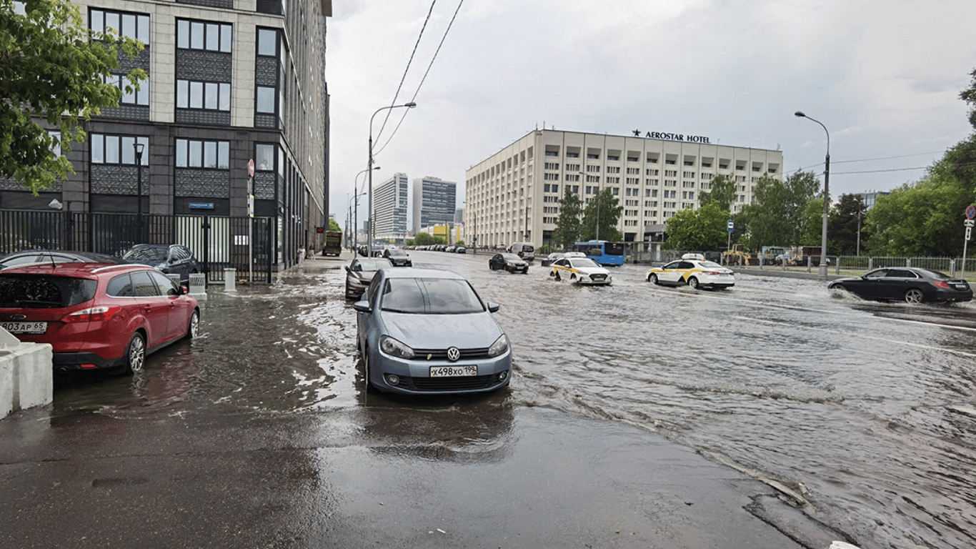 Moscow went underwater — even the State Duma was flooded
