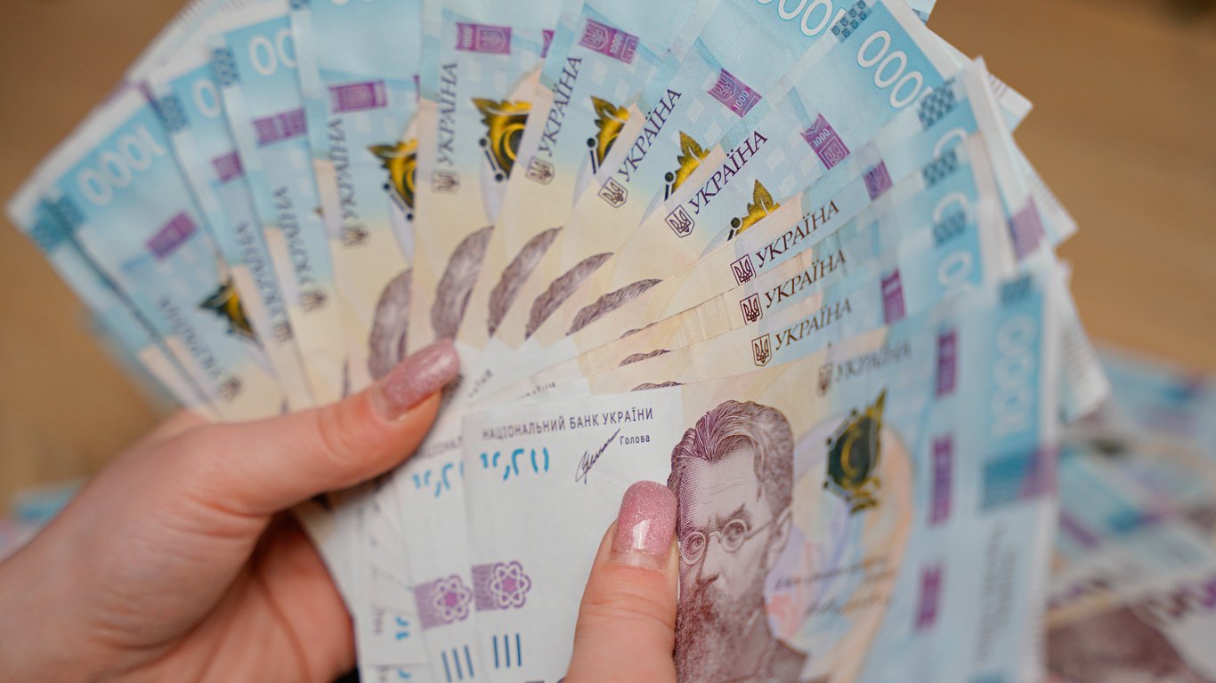Каждый месяц по 24 тыс. грн — кому из украинцев столько будут платить