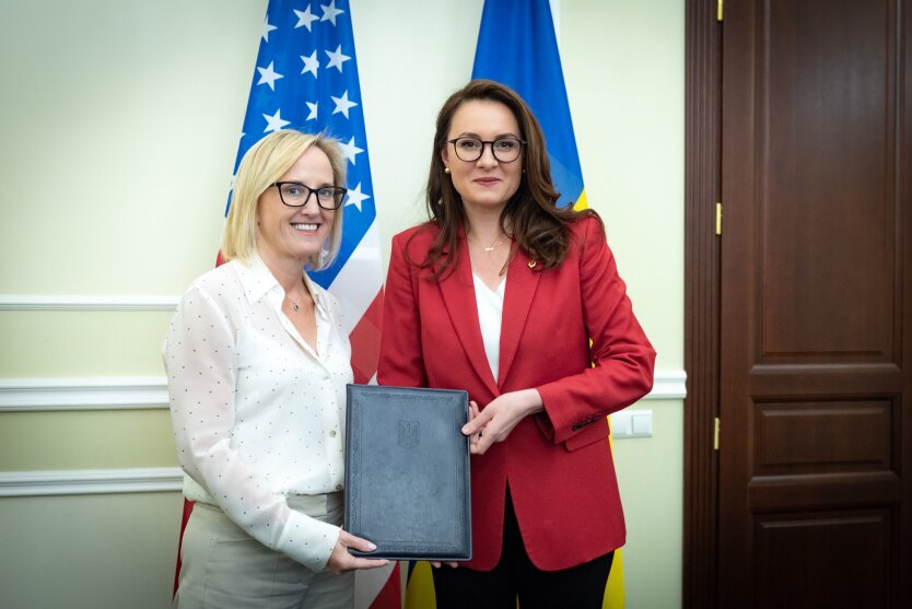 Ukraine and the USA have signed two new commercial agreements on investment funds
