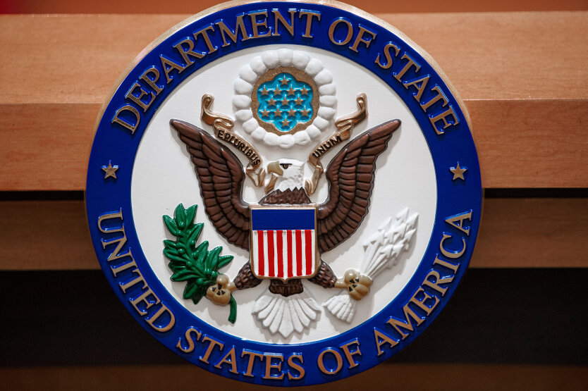 Графическое изображение изображает позицию МИД Украины и Госдепа США относительно роли посредника
